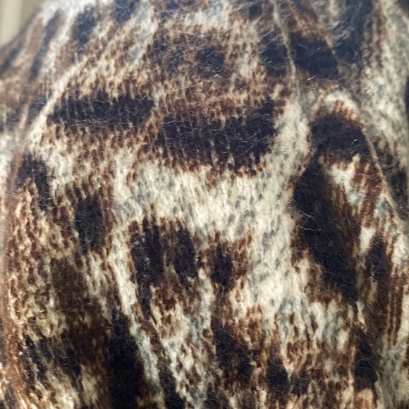 New infinite cheetah prints scarf by Michael KORS, OS - Picture 6 of 8